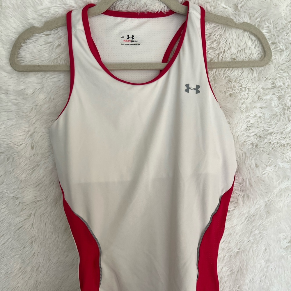 Under Armour fitted white workout running tank top size Medium pocket